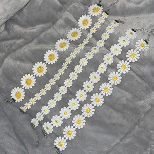 Set of 5 Daisy chokers